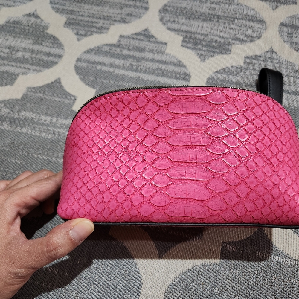 NEW Victoria's Secret cosmetic bag with detachable wristlet strap - Hot Pink - Picture 2 of 10
